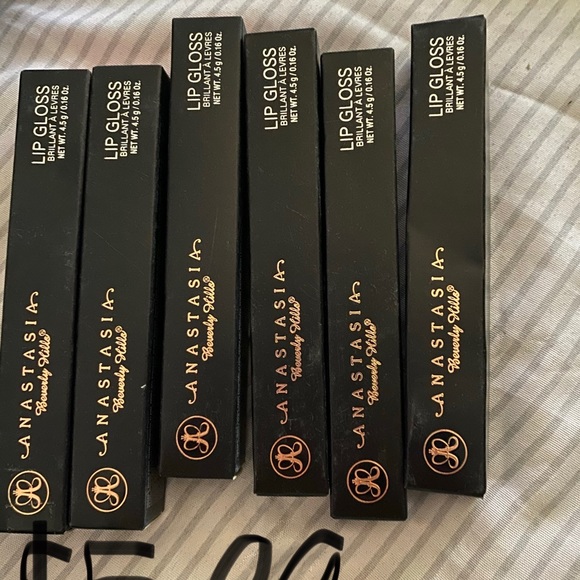 Makeup - Picture 6 of 6